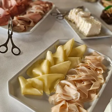 Kaan מלון Radhimë